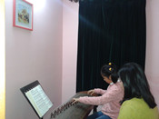 Children learn guzheng